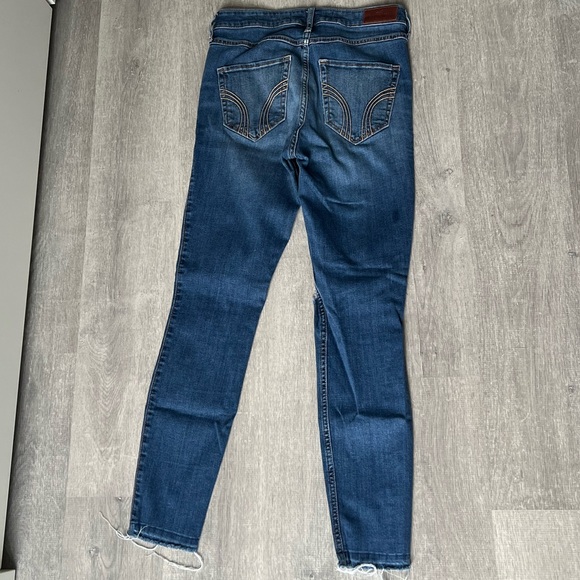 Hollister Distressed Skinny Jeans - Picture 2 of 5